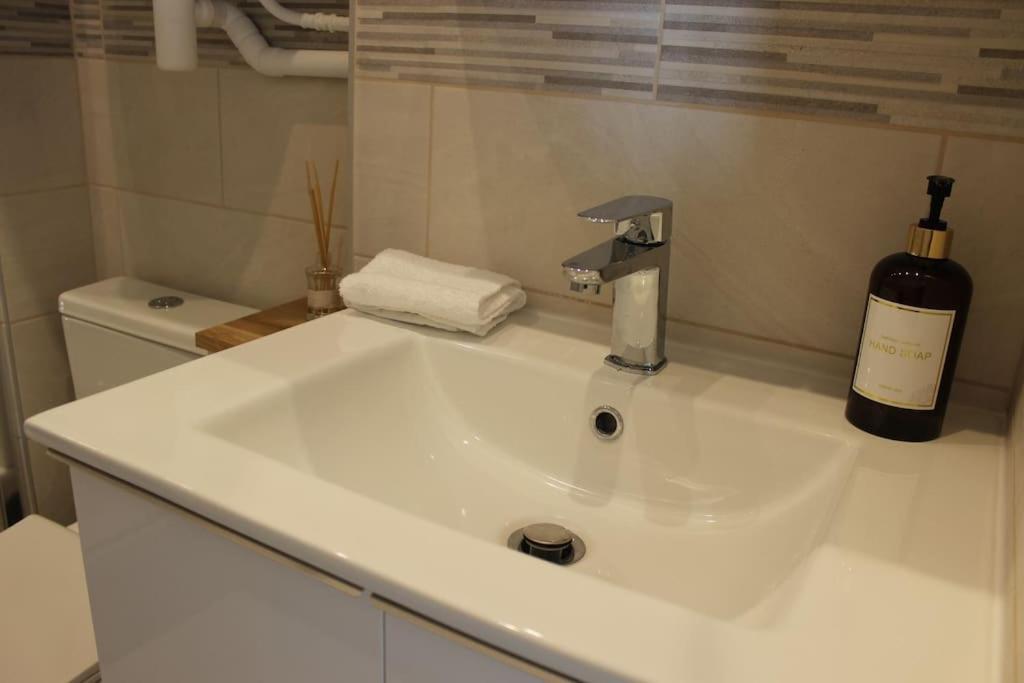Appartement Idealement Situe Proche Disneyland Et Paris Lagny-sur-Marne Luaran gambar